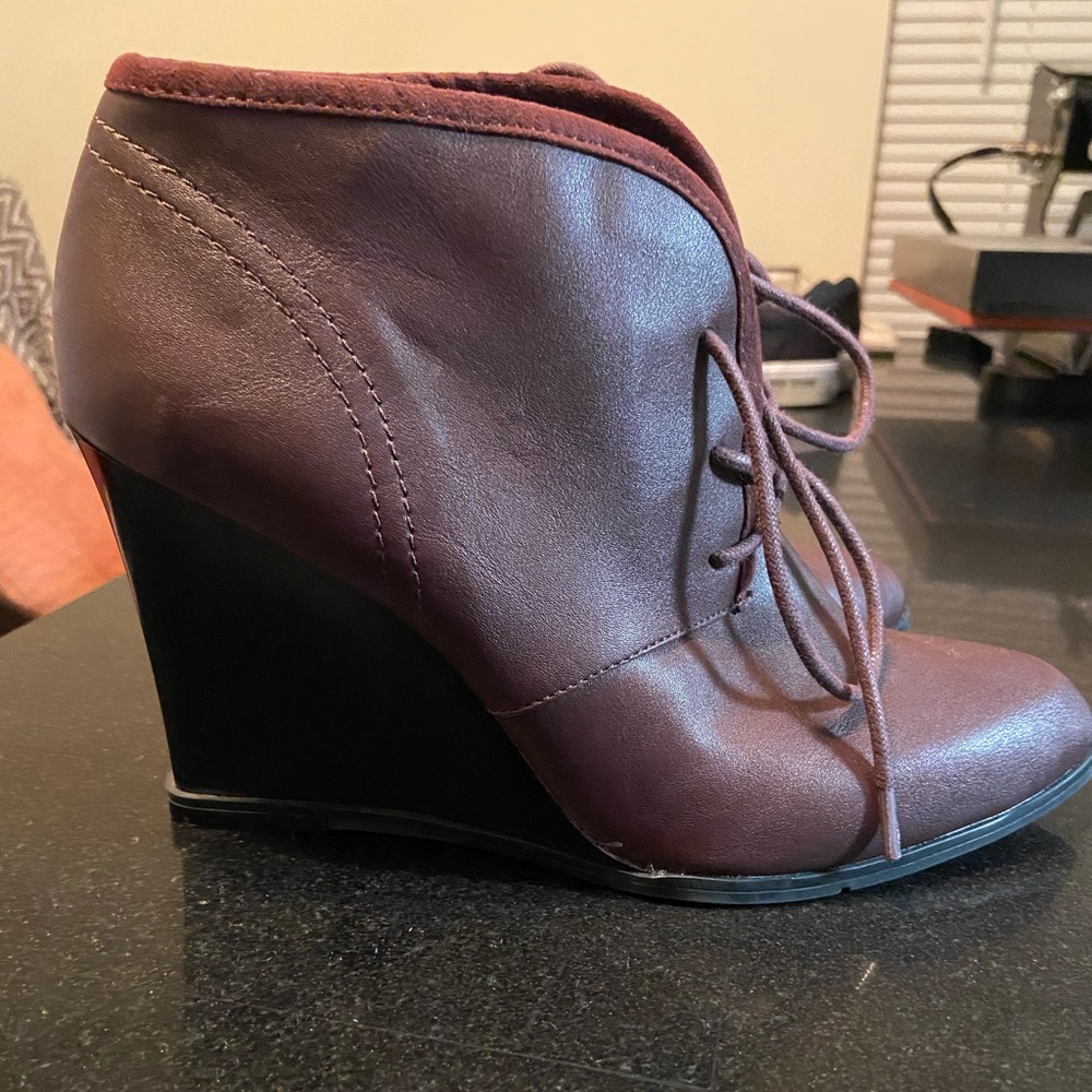 Nine West purple wedge